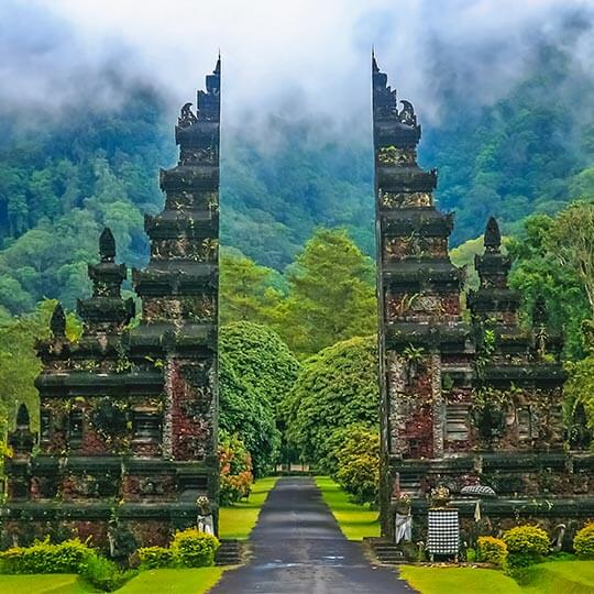 Gates to a hindu temple in Bali, Indonesia, an instagram worthy location for a honeymoon.