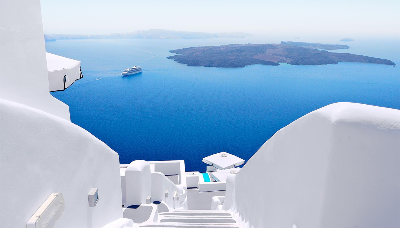 The famous white buildings and bright blue sea at Santorini, a luxury holiday destination in Greece.